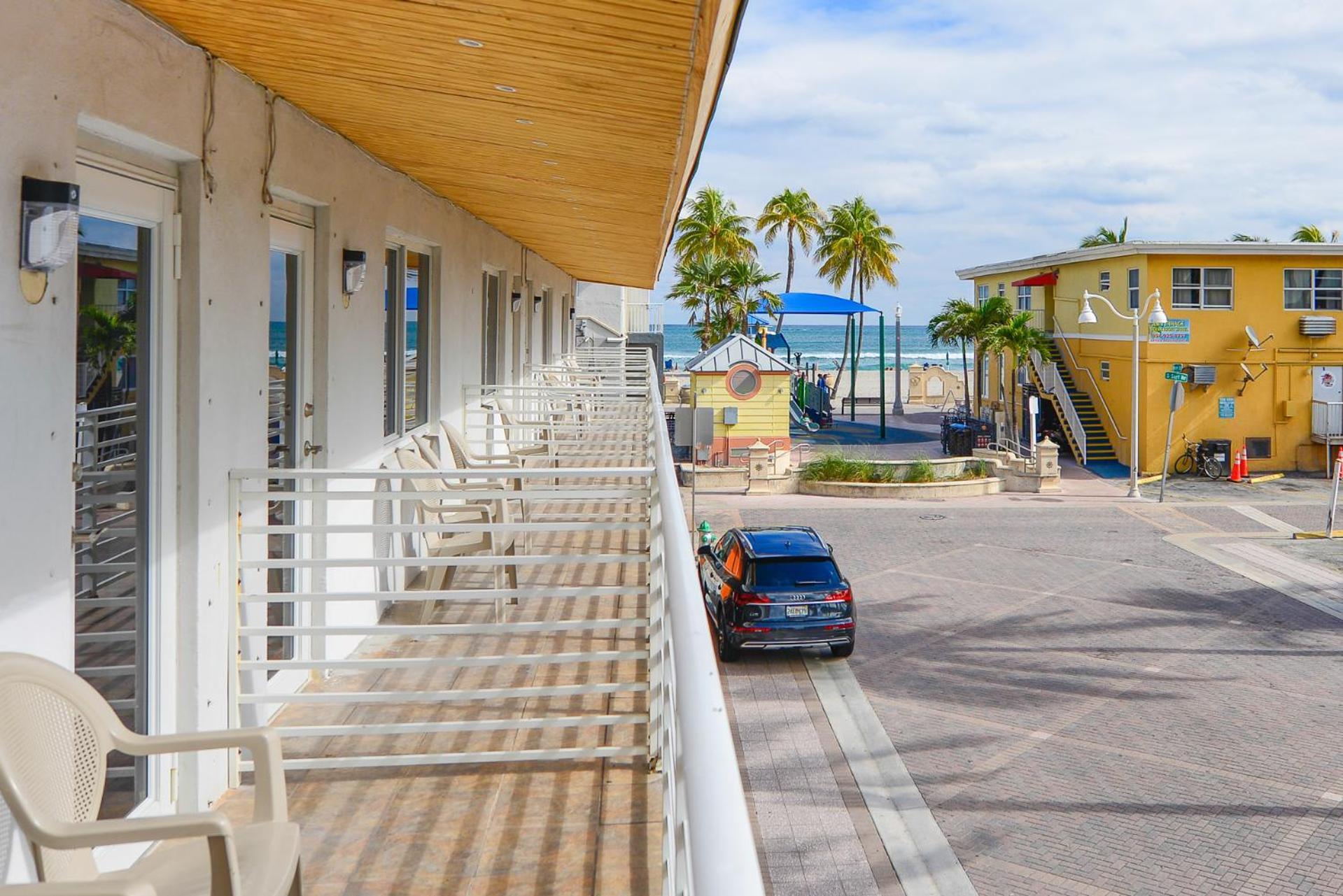 Amazing Balcony Studio At The Beach With Parking -M44 ハリウッド エクステリア 写真