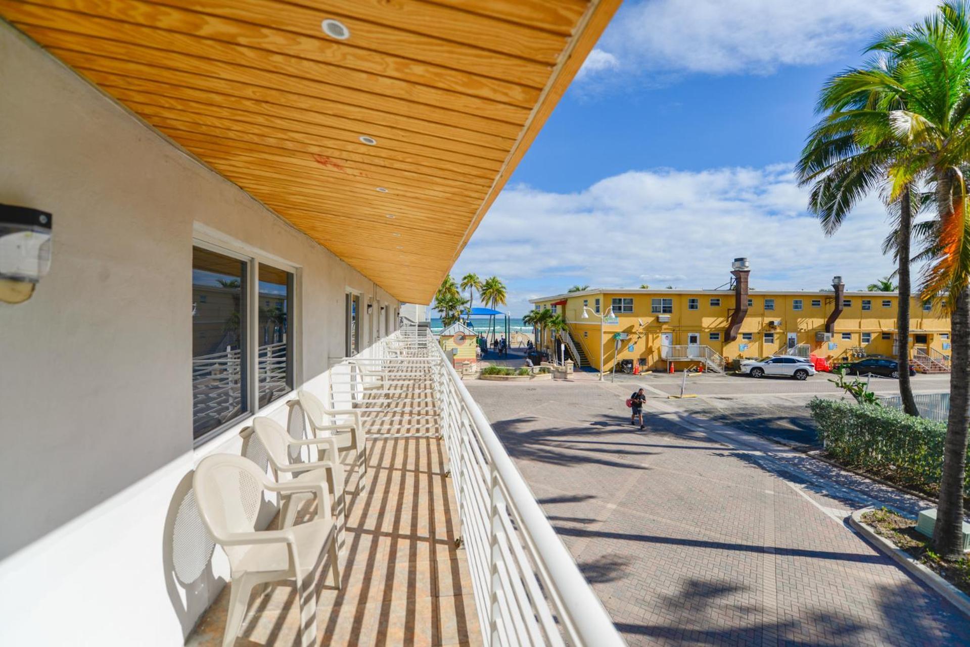 Amazing Balcony Studio At The Beach With Parking -M44 ハリウッド エクステリア 写真